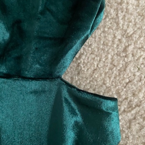 NEW with tags Green LuLus Velvet Cutout mini dress - Picture 4 of 5
